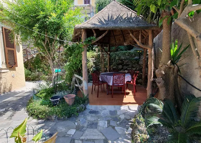 Villa indipendente con giardino